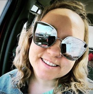 Meet your Posher, Ella